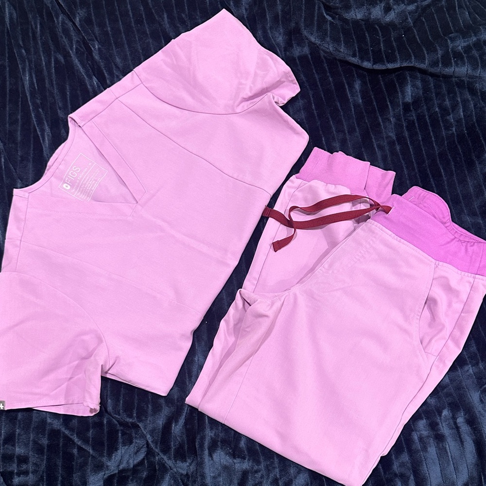 Figs Light pink Scrub Set M top and SP bottom